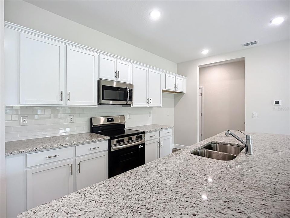 En Venta: $329,900 (4 camas, 2 baños, 1810 Pies cuadrados)