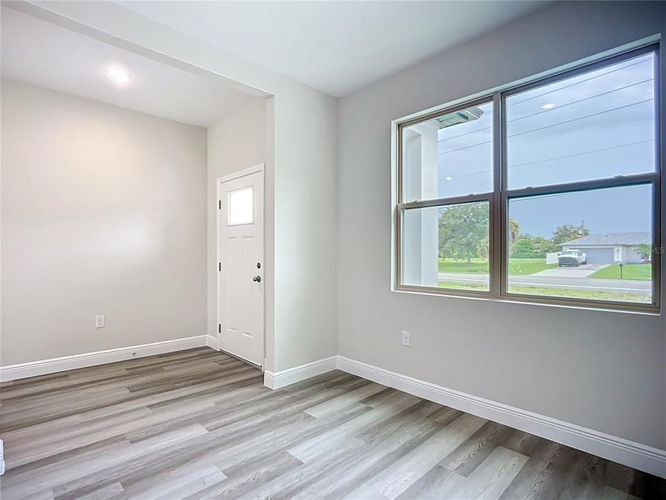 En Venta: $329,900 (4 camas, 2 baños, 1810 Pies cuadrados)