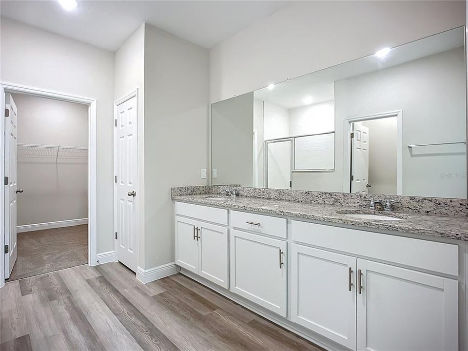 En Venta: $329,900 (4 camas, 2 baños, 1810 Pies cuadrados)