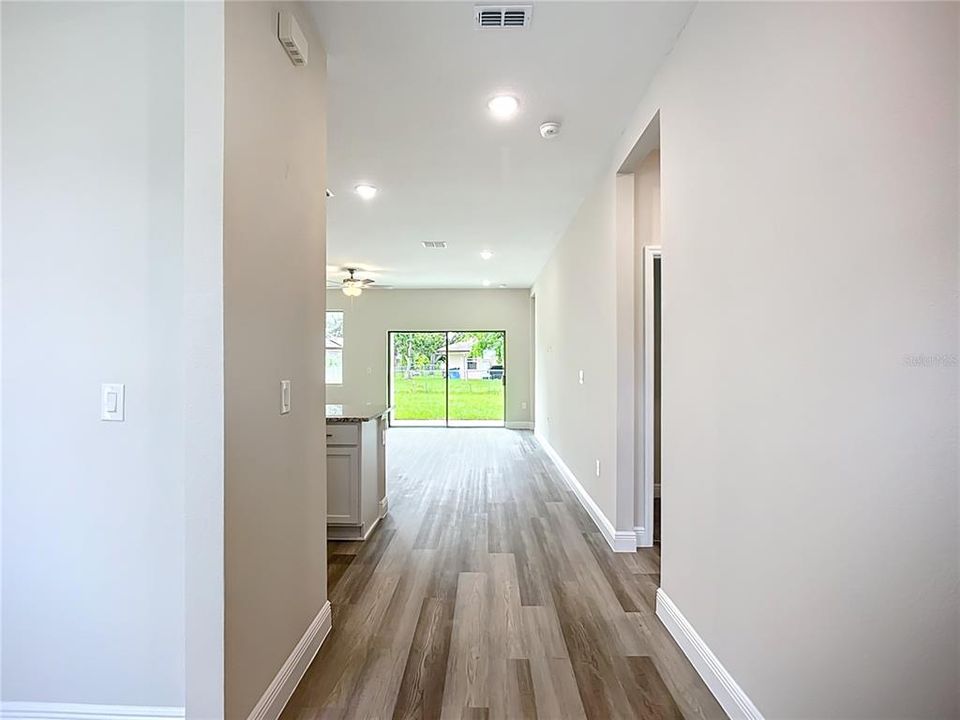 En Venta: $329,900 (4 camas, 2 baños, 1810 Pies cuadrados)