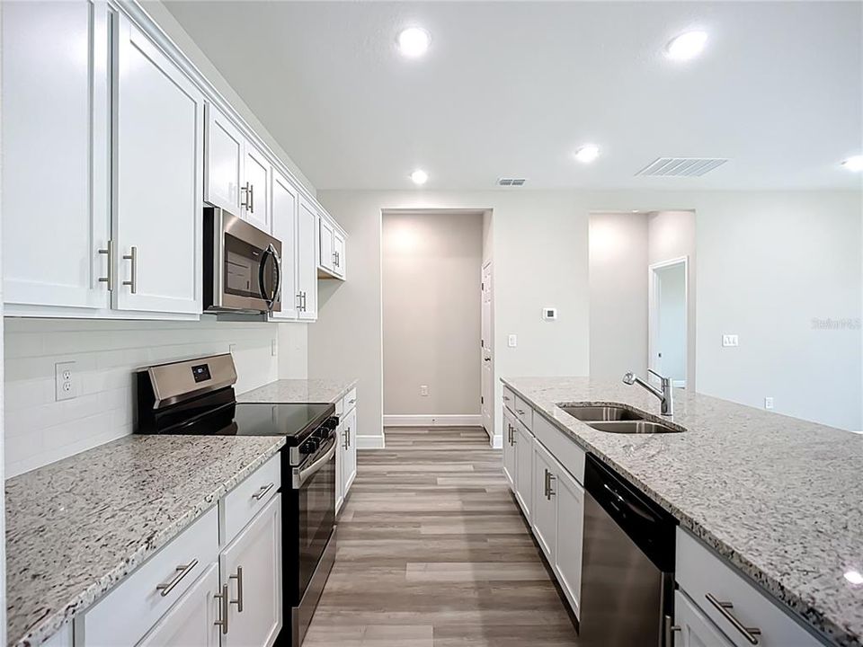 En Venta: $329,900 (4 camas, 2 baños, 1810 Pies cuadrados)