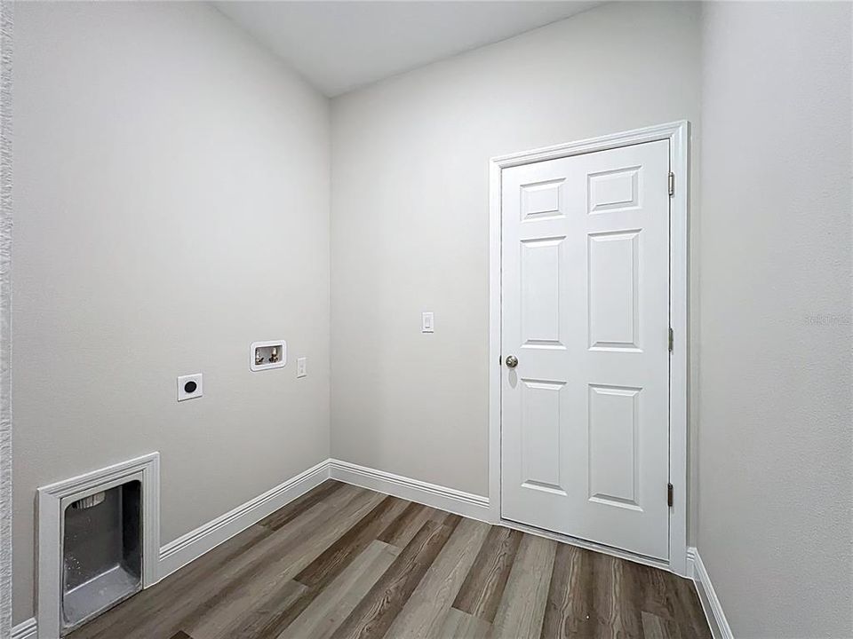 En Venta: $329,900 (4 camas, 2 baños, 1810 Pies cuadrados)