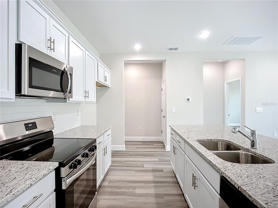 En Venta: $329,900 (4 camas, 2 baños, 1810 Pies cuadrados)