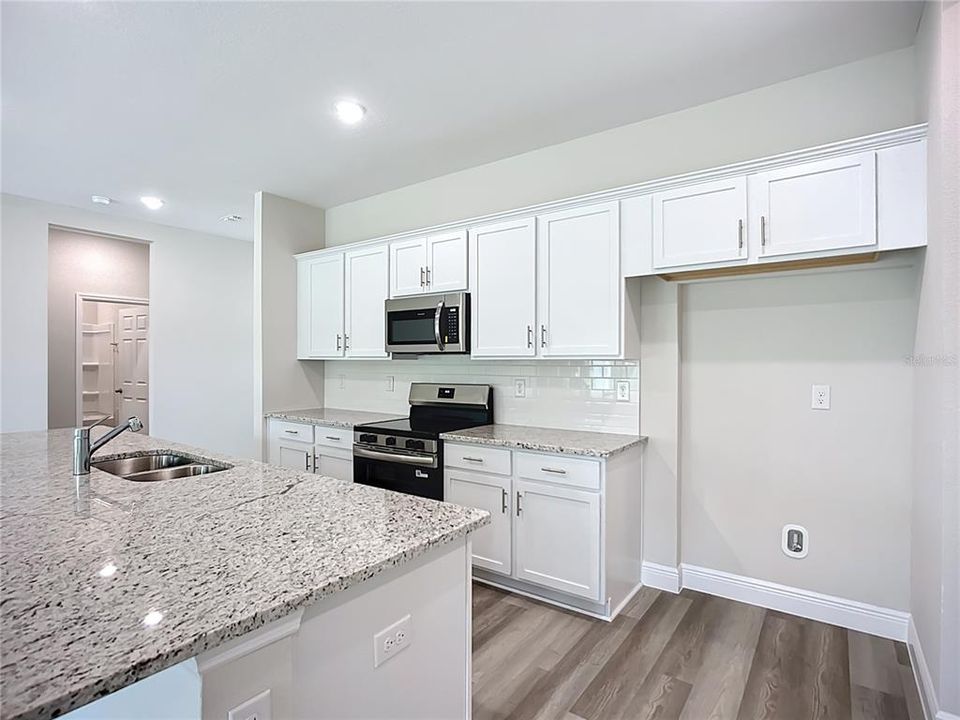 En Venta: $329,900 (4 camas, 2 baños, 1810 Pies cuadrados)