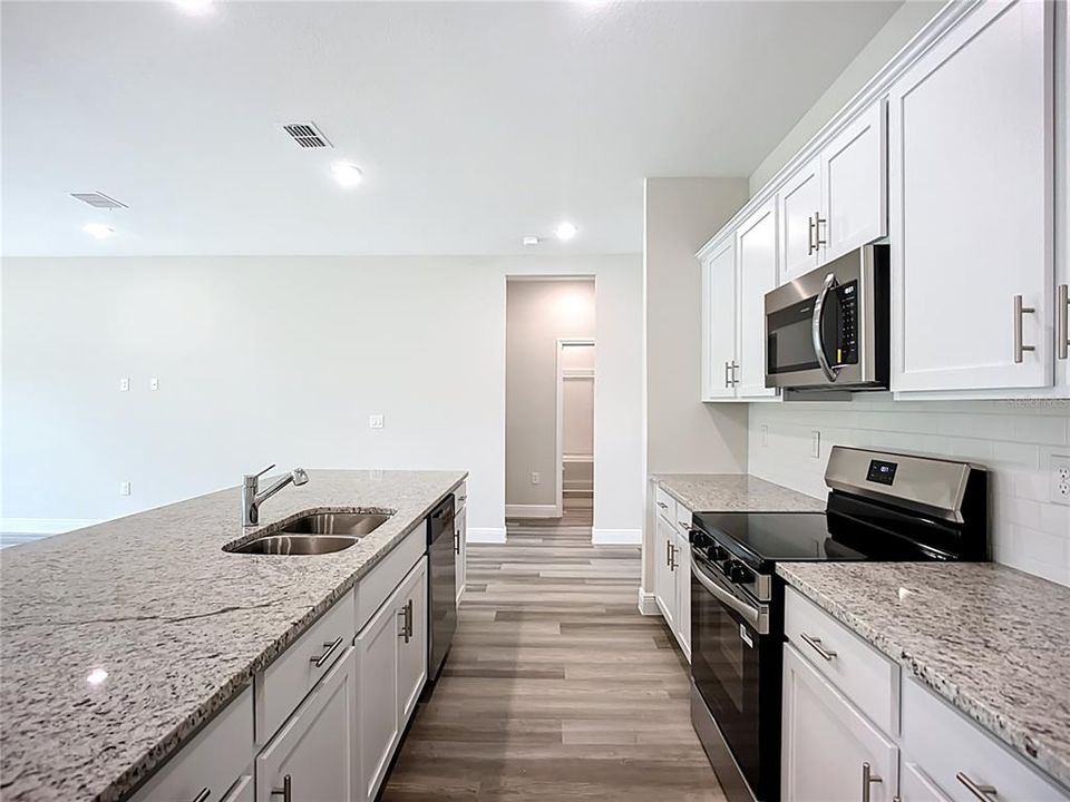 En Venta: $329,900 (4 camas, 2 baños, 1810 Pies cuadrados)