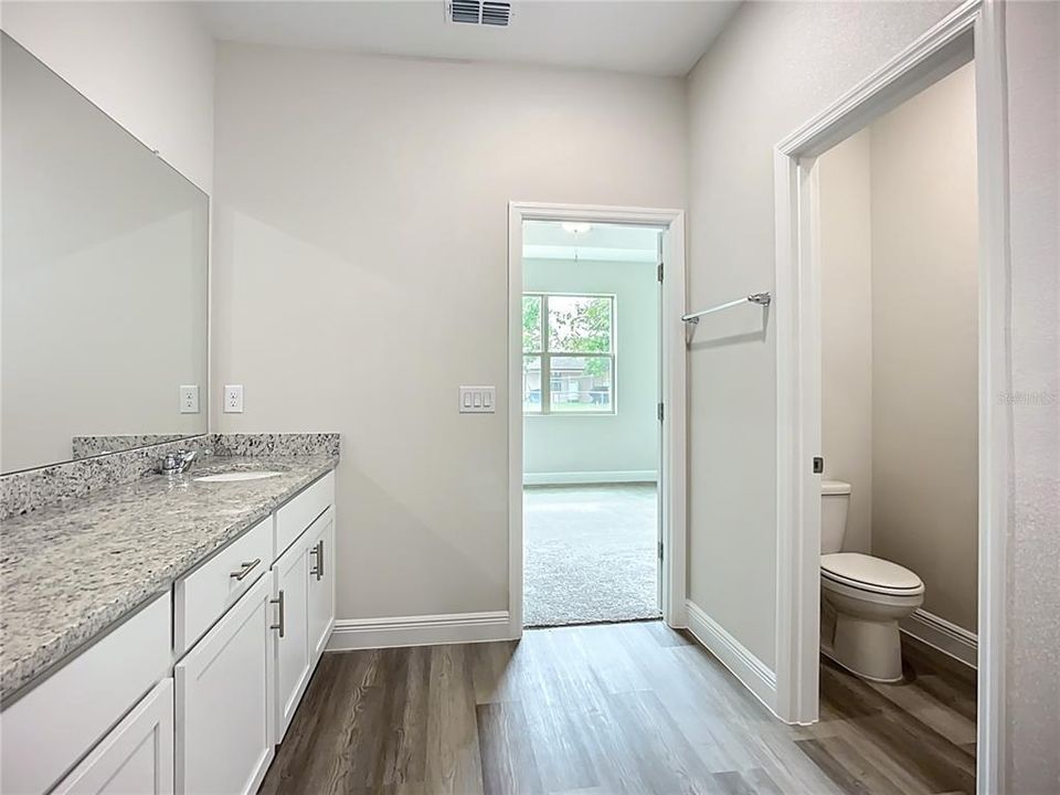 En Venta: $329,900 (4 camas, 2 baños, 1810 Pies cuadrados)