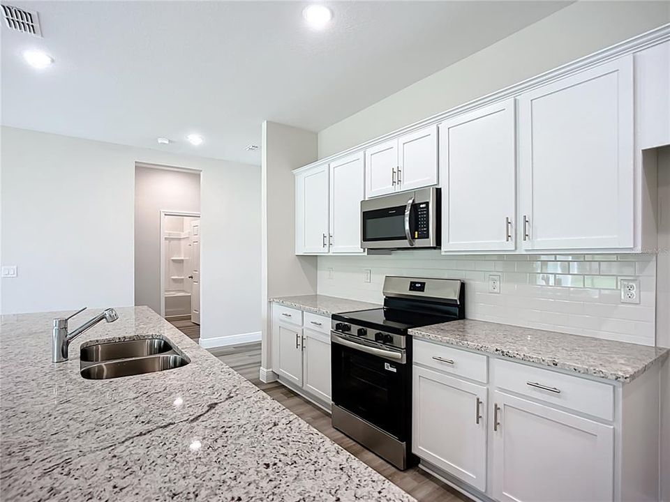 En Venta: $329,900 (4 camas, 2 baños, 1810 Pies cuadrados)