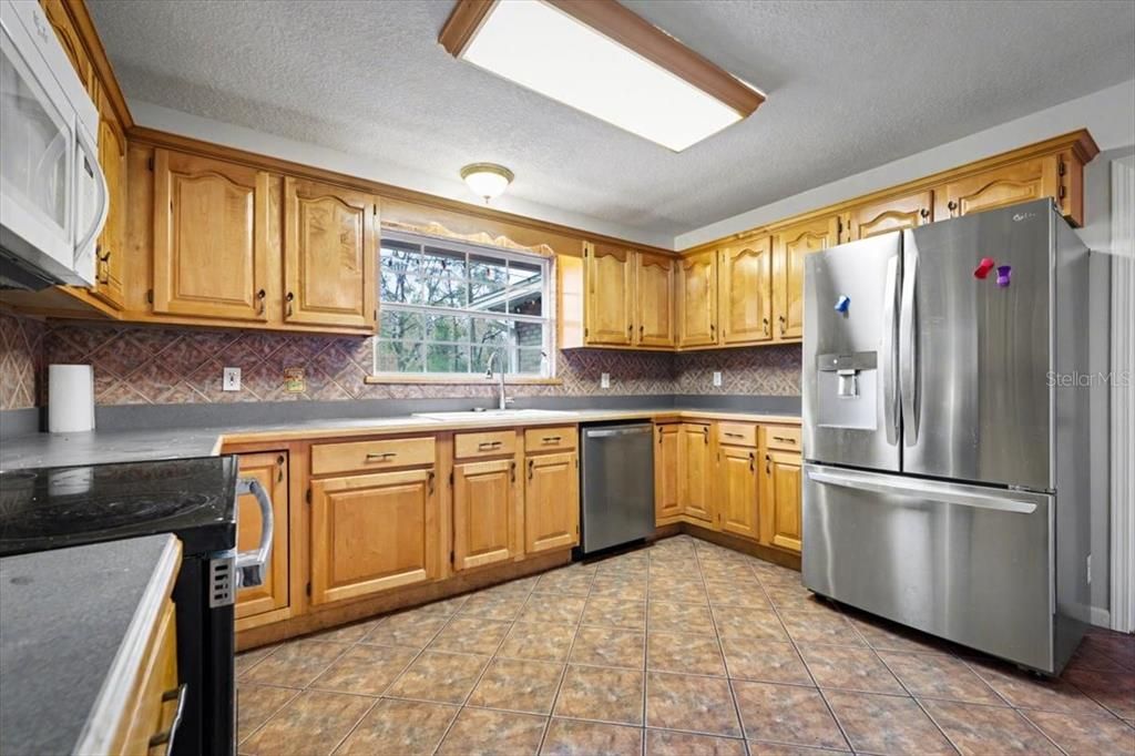 На продажу: $480,000 (4 спален, 2 ванн, 1982 Квадратных фут)