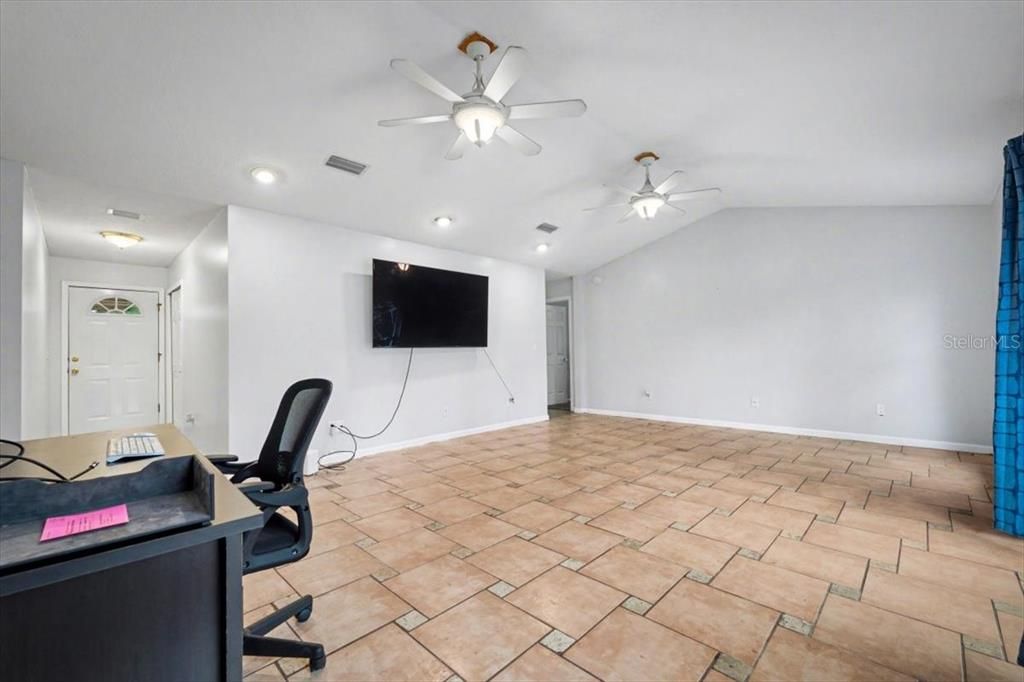 На продажу: $480,000 (4 спален, 2 ванн, 1982 Квадратных фут)