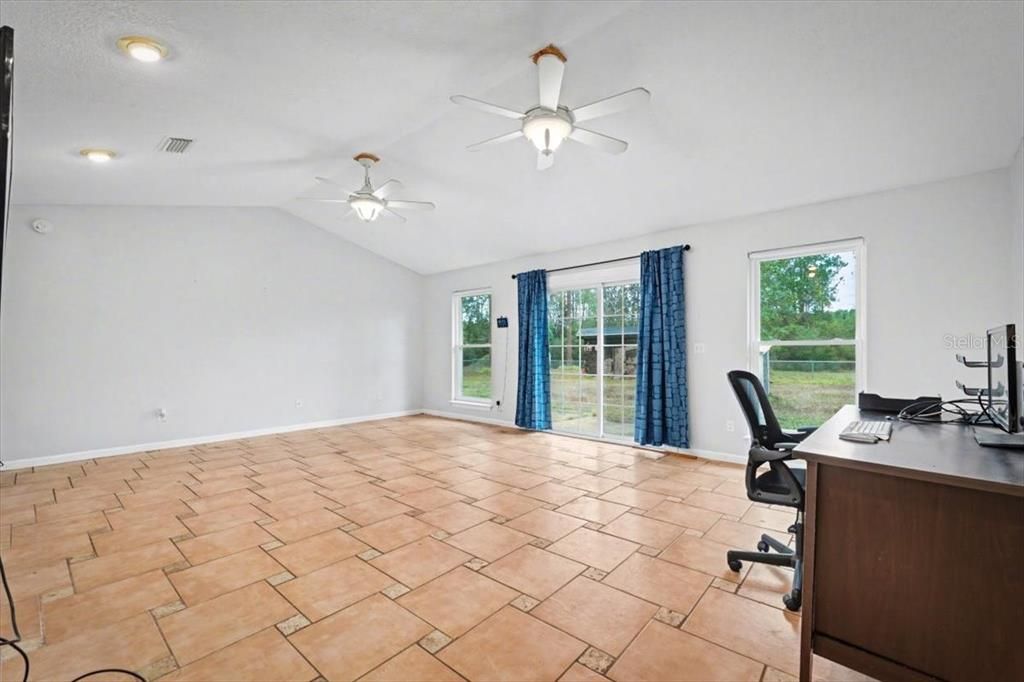 На продажу: $480,000 (4 спален, 2 ванн, 1982 Квадратных фут)