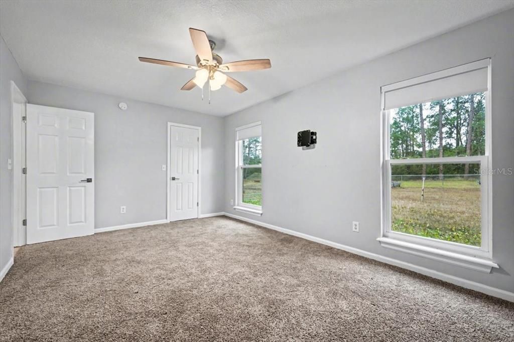 На продажу: $480,000 (4 спален, 2 ванн, 1982 Квадратных фут)