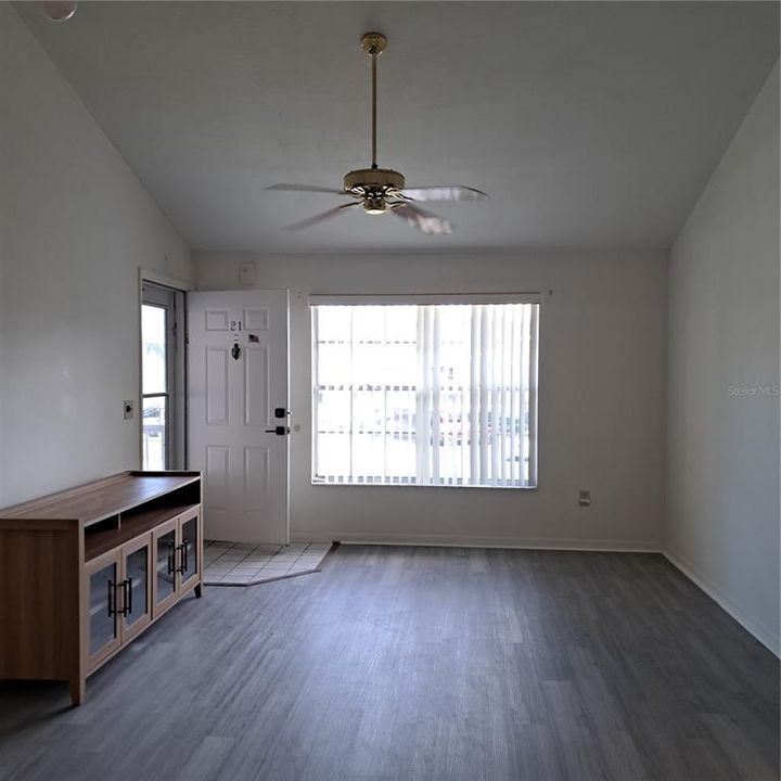 For Rent: $1,325 (2 beds, 2 baths, 935 Square Feet)