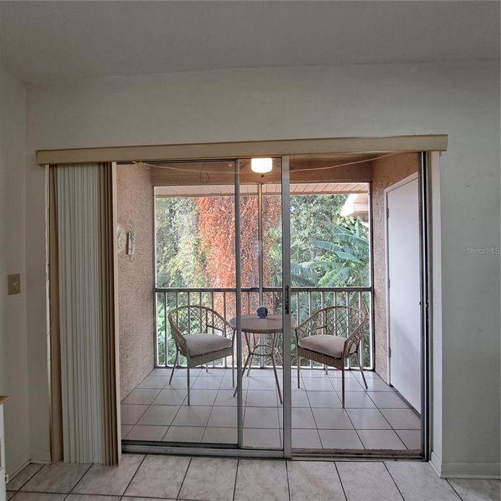 For Rent: $1,325 (2 beds, 2 baths, 935 Square Feet)