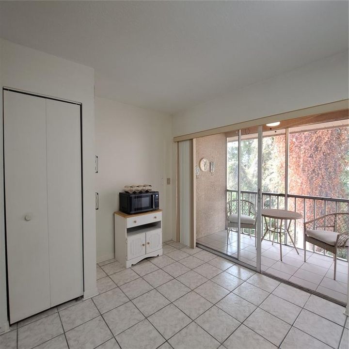 For Rent: $1,325 (2 beds, 2 baths, 935 Square Feet)