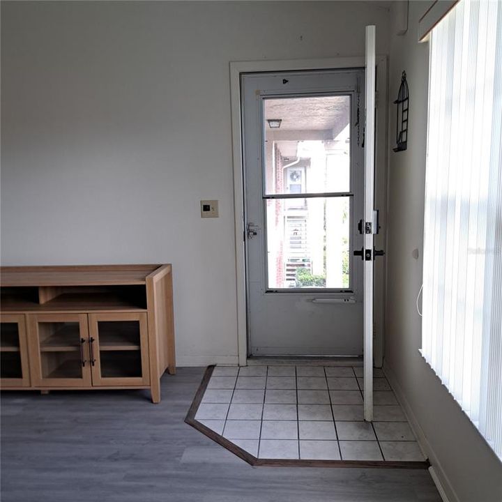 For Rent: $1,325 (2 beds, 2 baths, 935 Square Feet)