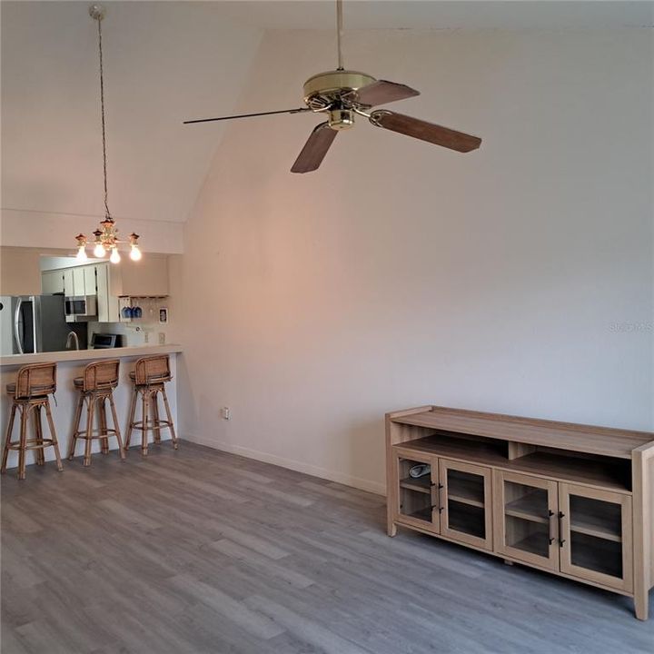 For Rent: $1,325 (2 beds, 2 baths, 935 Square Feet)