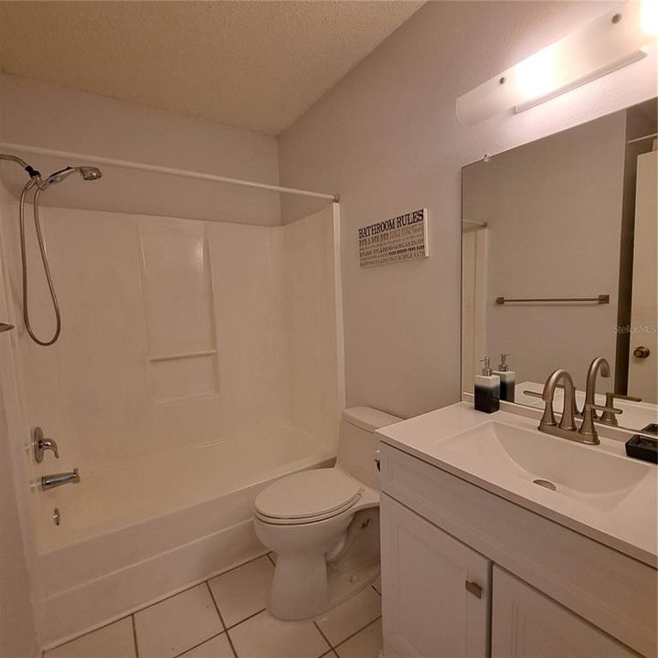 For Rent: $1,325 (2 beds, 2 baths, 935 Square Feet)