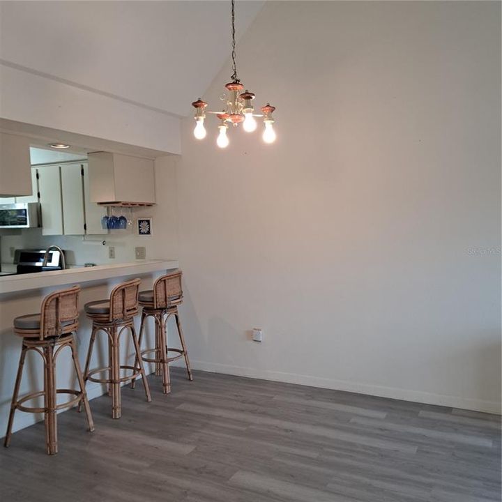 For Rent: $1,325 (2 beds, 2 baths, 935 Square Feet)