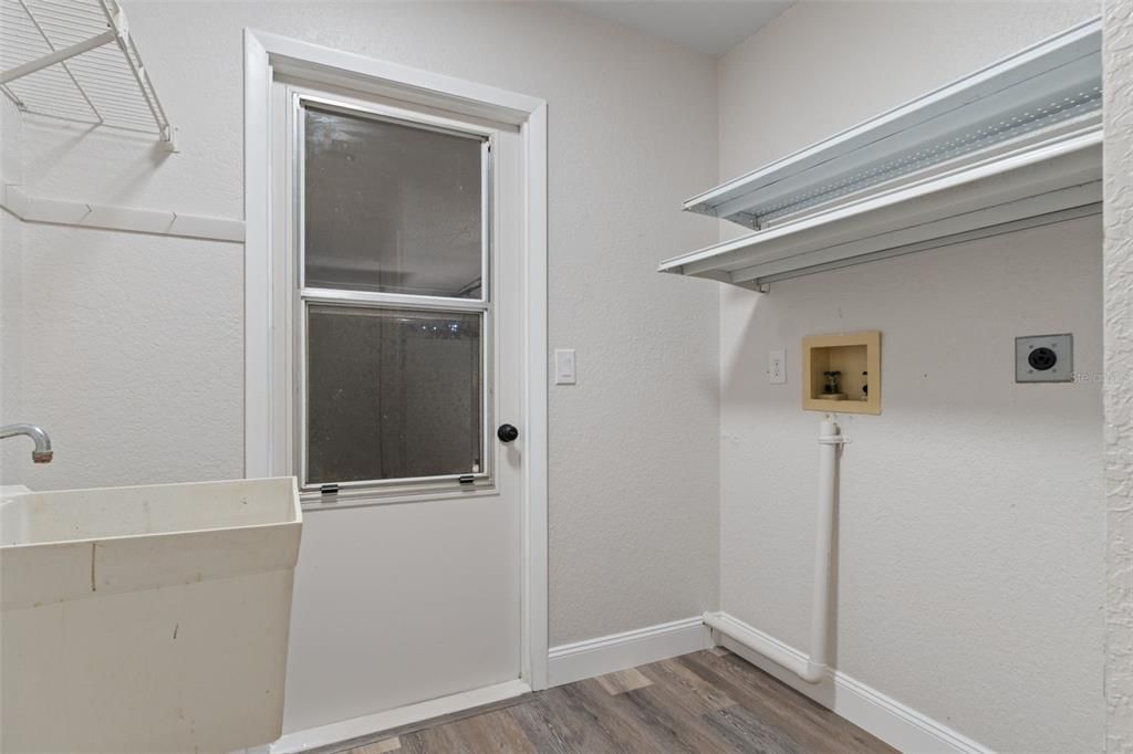 For Sale: $298,000 (3 beds, 2 baths, 1330 Square Feet)