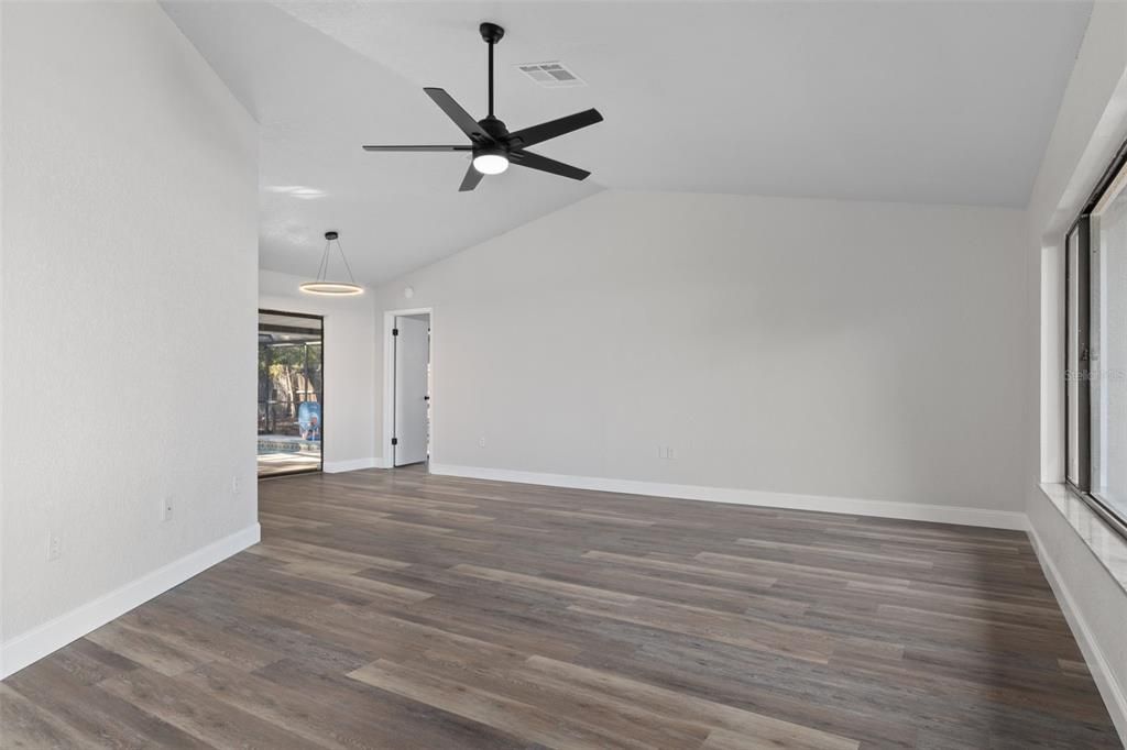 For Sale: $298,000 (3 beds, 2 baths, 1330 Square Feet)