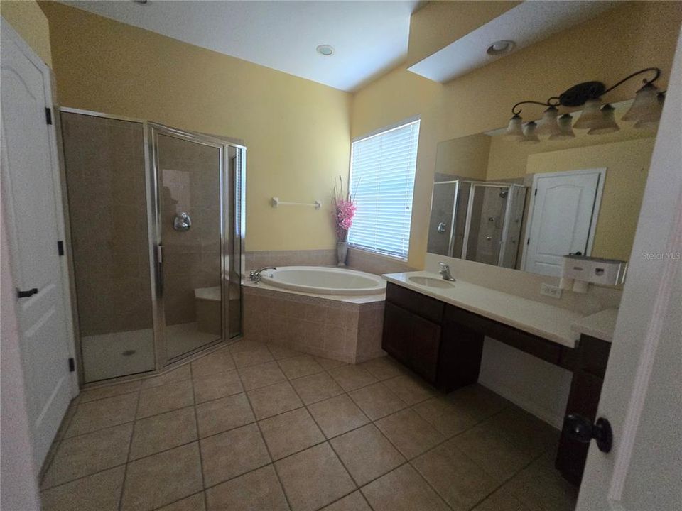 В аренду: $2,800 (4 спален, 2 ванн, 2454 Квадратных фут)