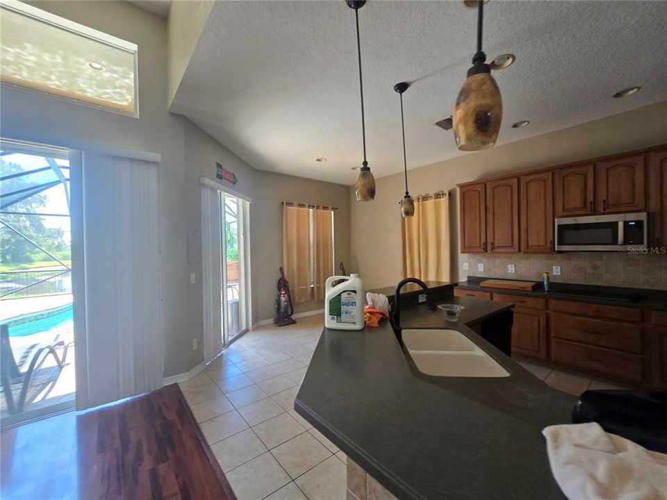 В аренду: $2,800 (4 спален, 2 ванн, 2454 Квадратных фут)