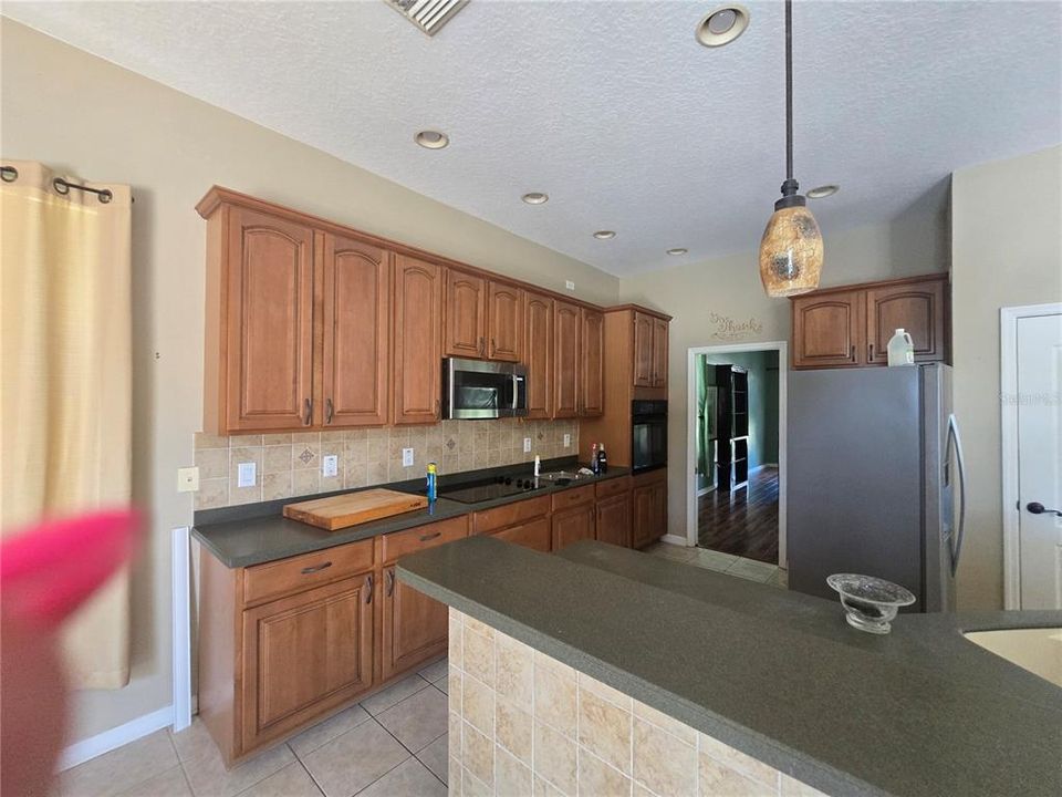 В аренду: $2,800 (4 спален, 2 ванн, 2454 Квадратных фут)