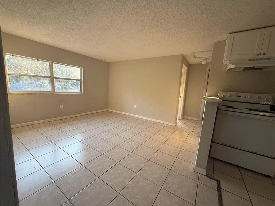For Rent: $1,300 (2 beds, 1 baths, 756 Square Feet)