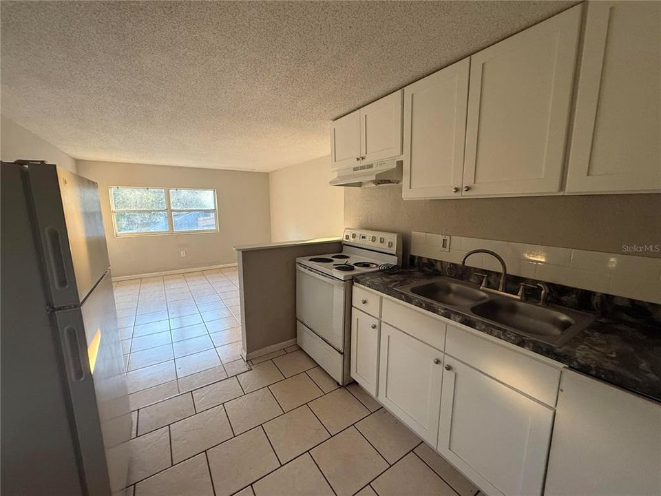 For Rent: $1,300 (2 beds, 1 baths, 756 Square Feet)