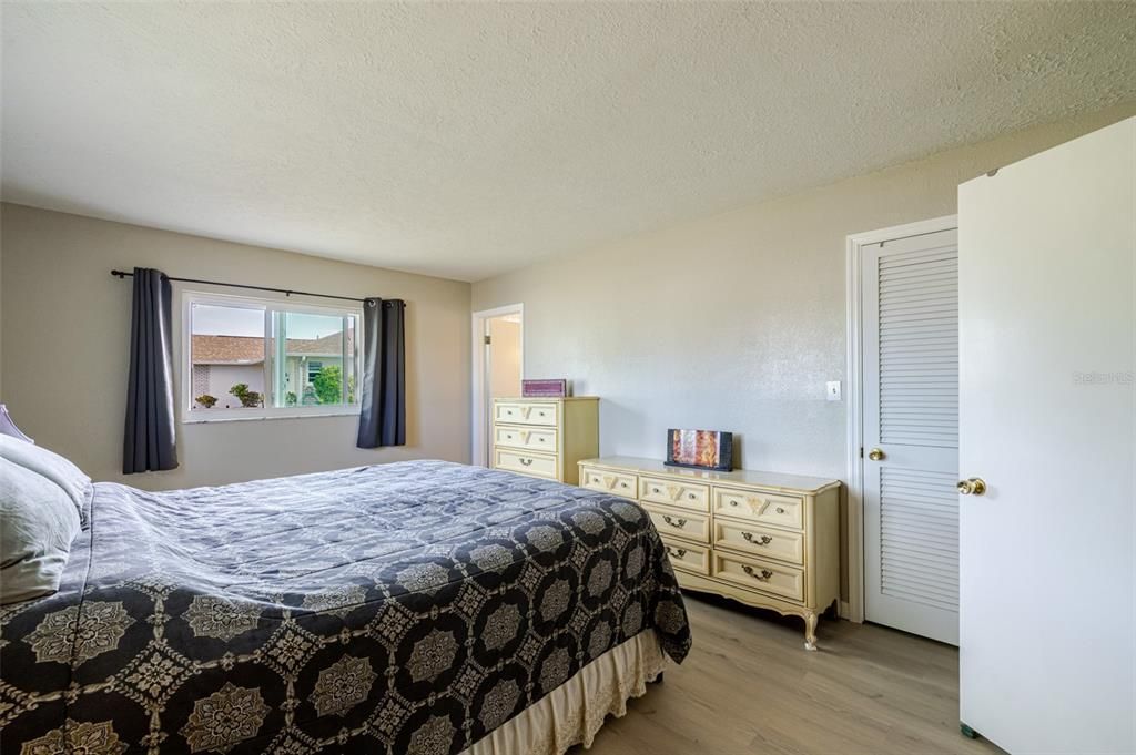 На продажу: $330,000 (2 спален, 2 ванн, 1661 Квадратных фут)