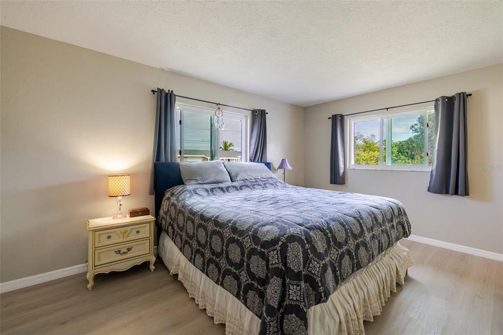 На продажу: $330,000 (2 спален, 2 ванн, 1661 Квадратных фут)