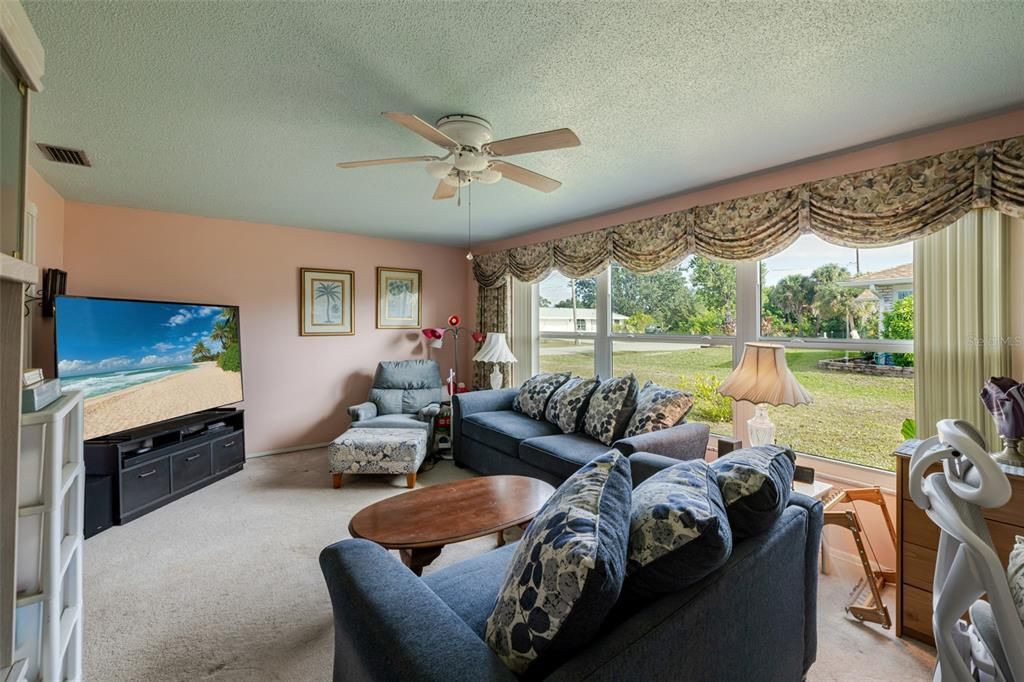 На продажу: $330,000 (2 спален, 2 ванн, 1661 Квадратных фут)