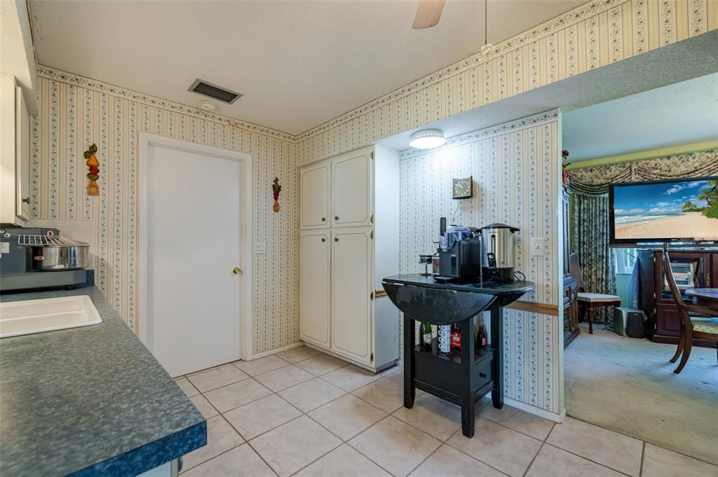 На продажу: $330,000 (2 спален, 2 ванн, 1661 Квадратных фут)