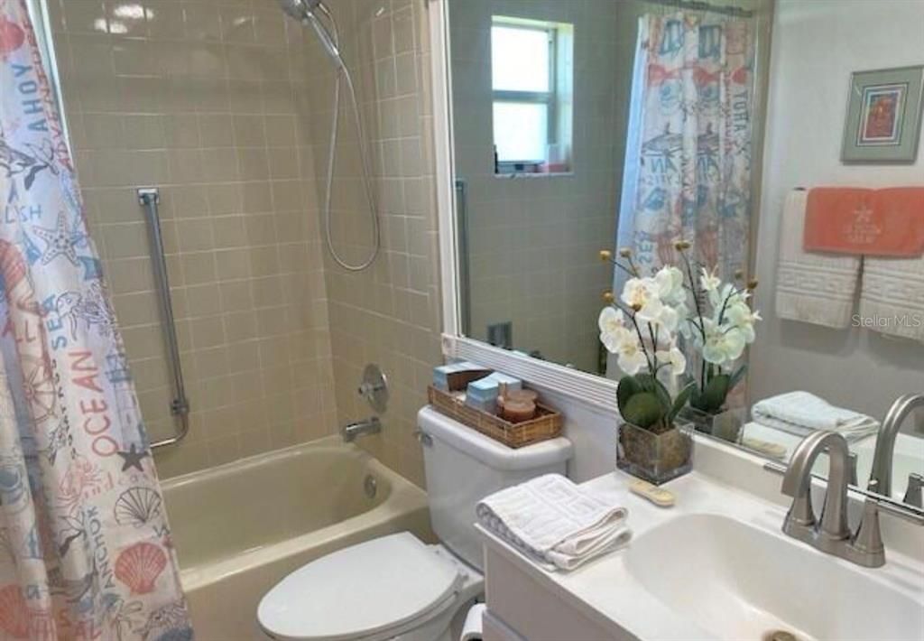 待售: $239,000 (2 贝兹, 2 浴室, 1196 平方英尺)