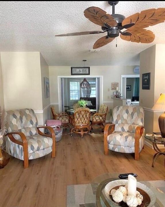 待售: $239,000 (2 贝兹, 2 浴室, 1196 平方英尺)