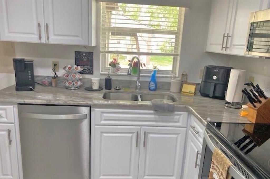 待售: $239,000 (2 贝兹, 2 浴室, 1196 平方英尺)