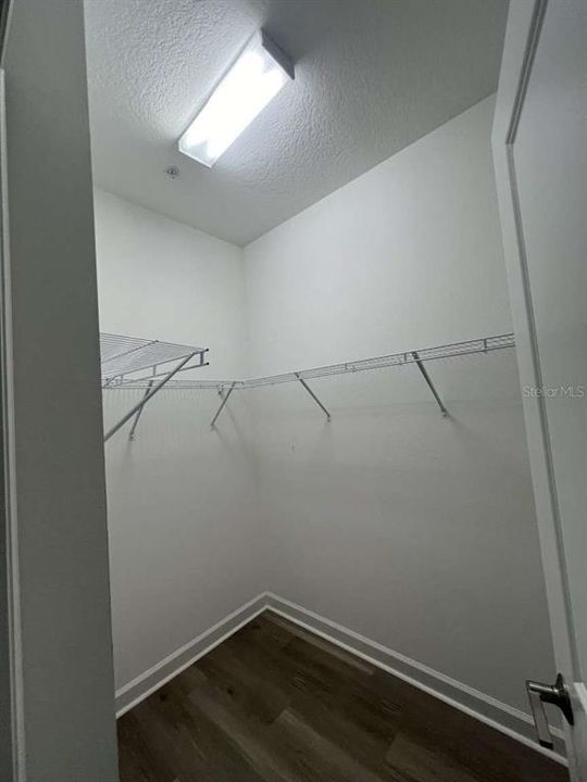 En Venta: $443,000 (4 camas, 2 baños, 1992 Pies cuadrados)