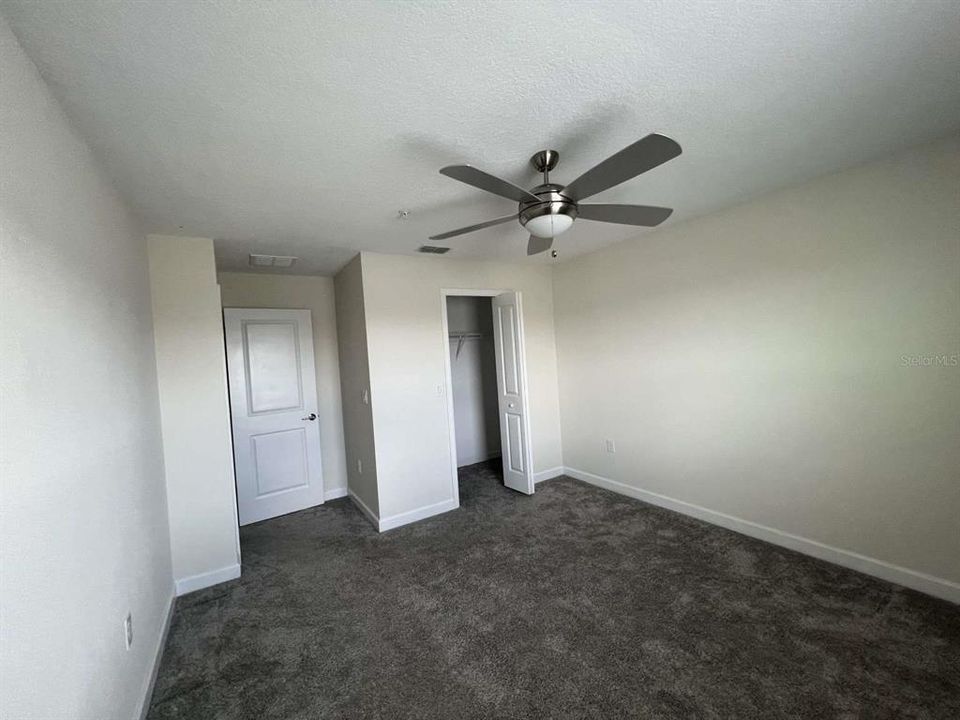 En Venta: $443,000 (4 camas, 2 baños, 1992 Pies cuadrados)