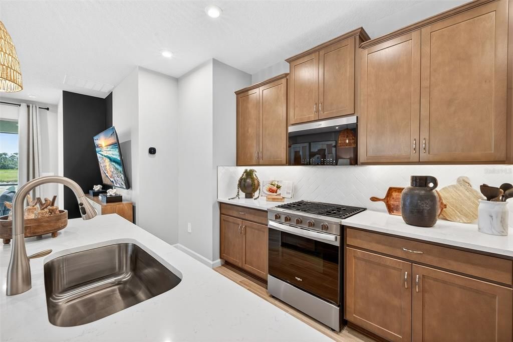 For Sale: $383,959 (3 beds, 2 baths, 2007 Square Feet)