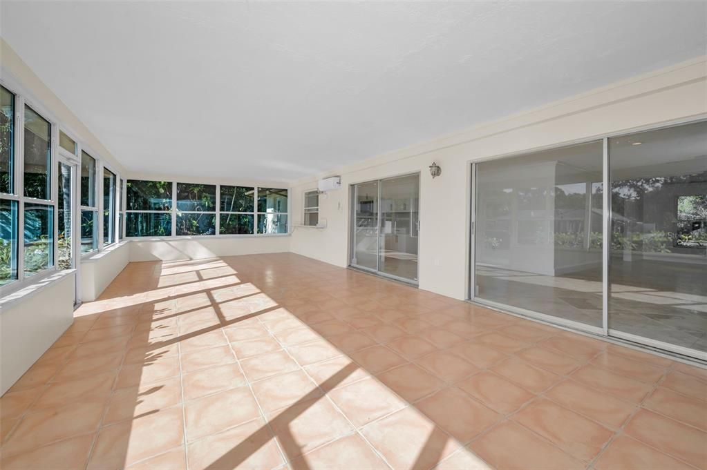 На продажу: $1,095,000 (4 спален, 2 ванн, 3096 Квадратных фут)