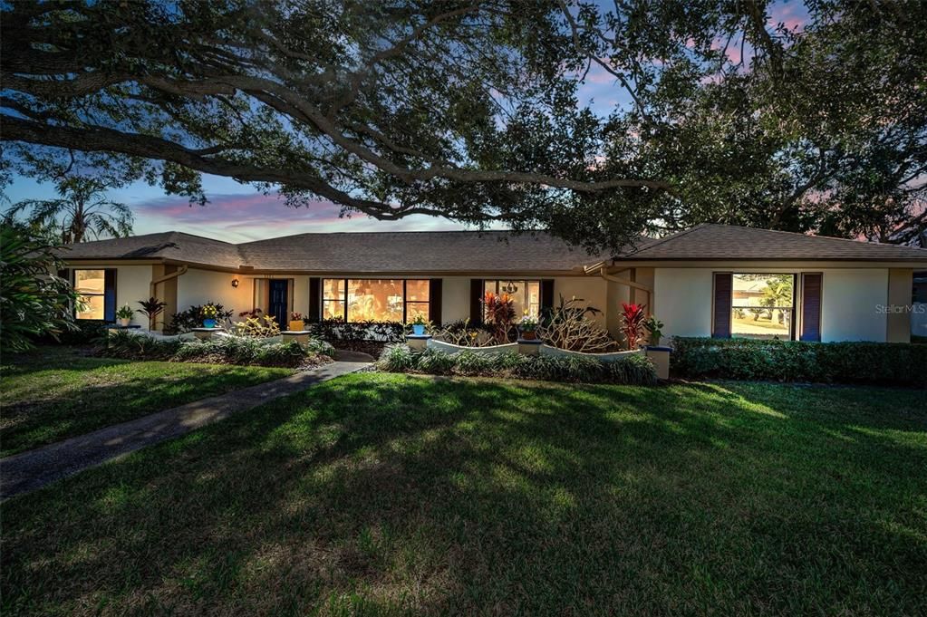 На продажу: $1,095,000 (4 спален, 2 ванн, 3096 Квадратных фут)