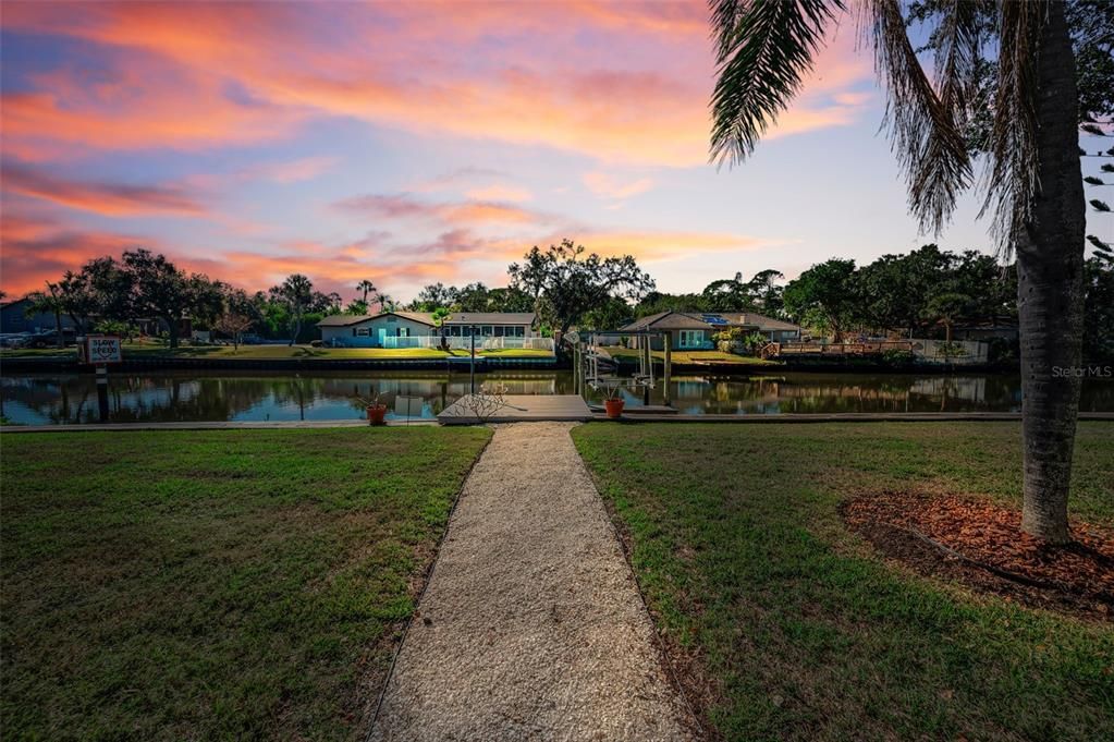 На продажу: $1,095,000 (4 спален, 2 ванн, 3096 Квадратных фут)