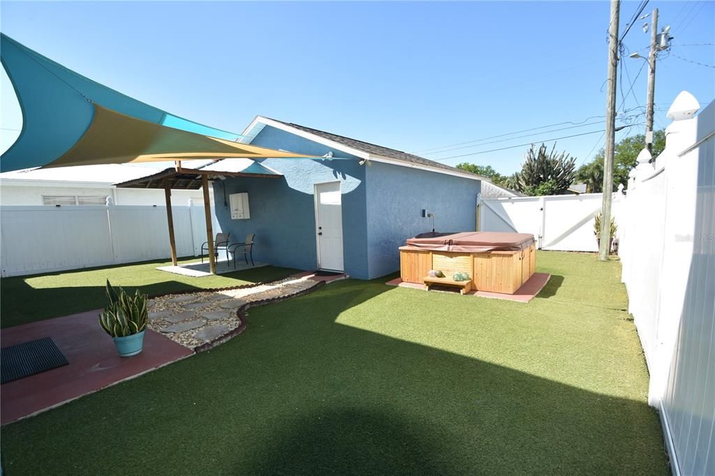 En Renta: $5,000 (5 camas, 3 baños, 2570 Pies cuadrados)