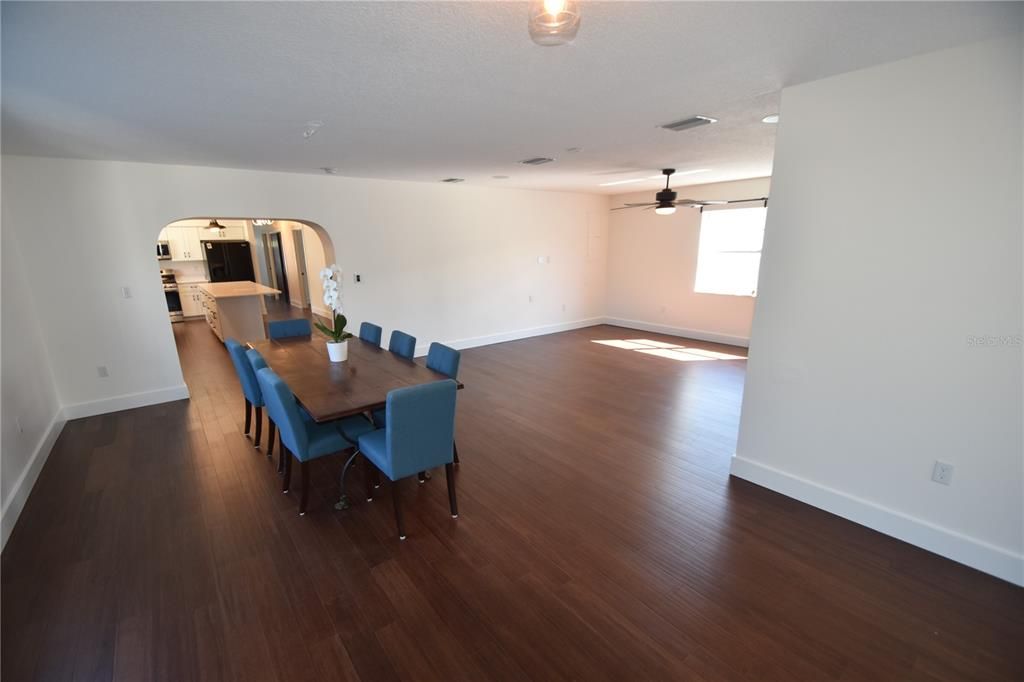 En Renta: $5,000 (5 camas, 3 baños, 2570 Pies cuadrados)