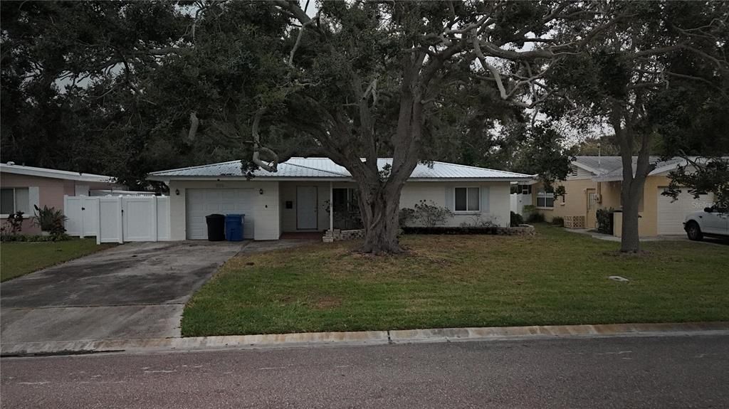 Active With Contract: $250,000 (4 beds, 2 baths, 1490 Square Feet)