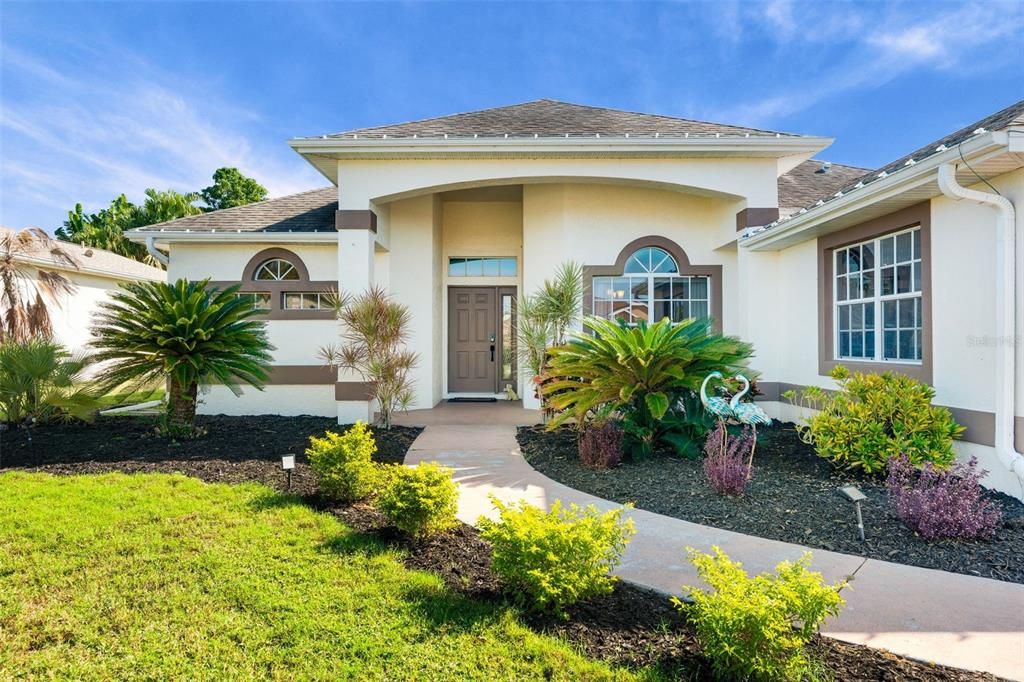 For Sale: $578,900 (4 beds, 2 baths, 2018 Square Feet)