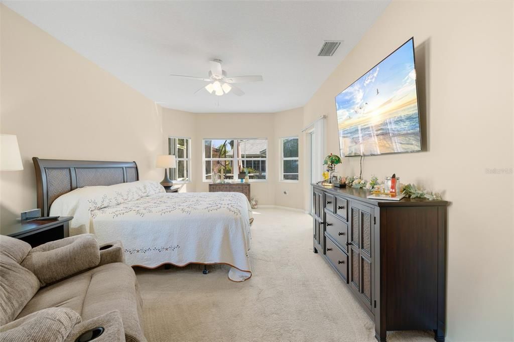 For Sale: $578,900 (4 beds, 2 baths, 2018 Square Feet)