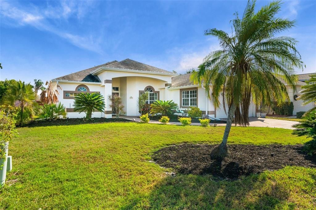 For Sale: $578,900 (4 beds, 2 baths, 2018 Square Feet)