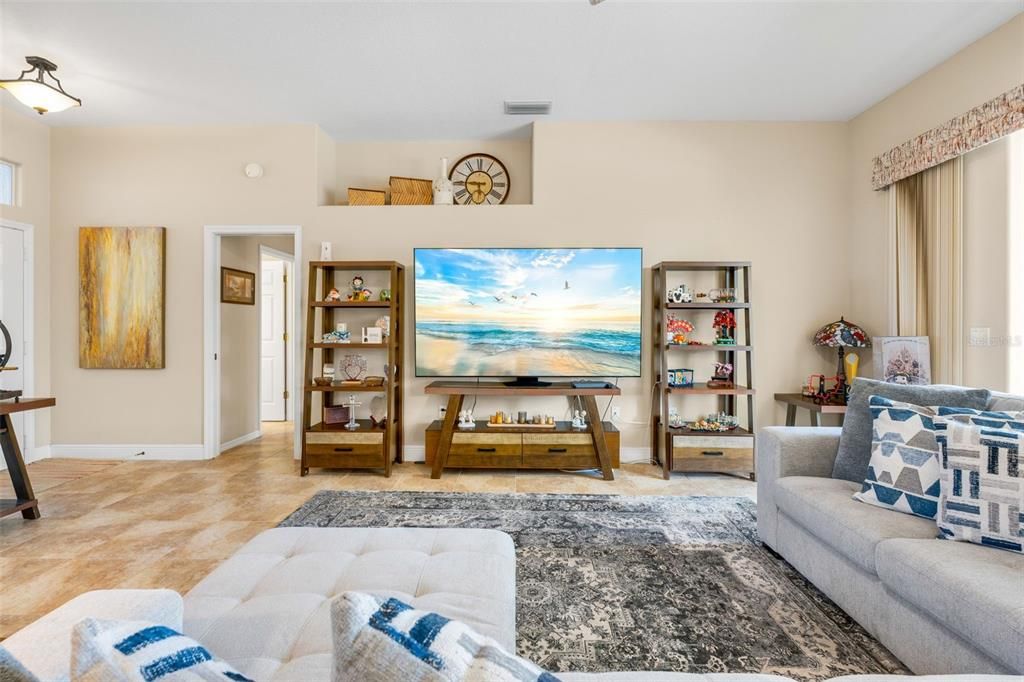 For Sale: $578,900 (4 beds, 2 baths, 2018 Square Feet)