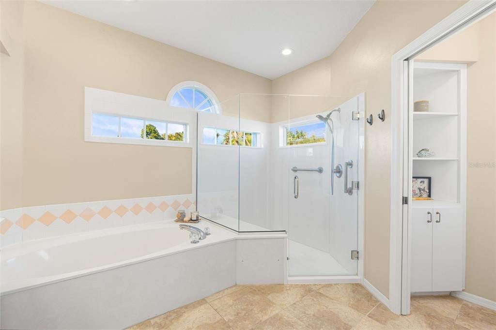 For Sale: $578,900 (4 beds, 2 baths, 2018 Square Feet)